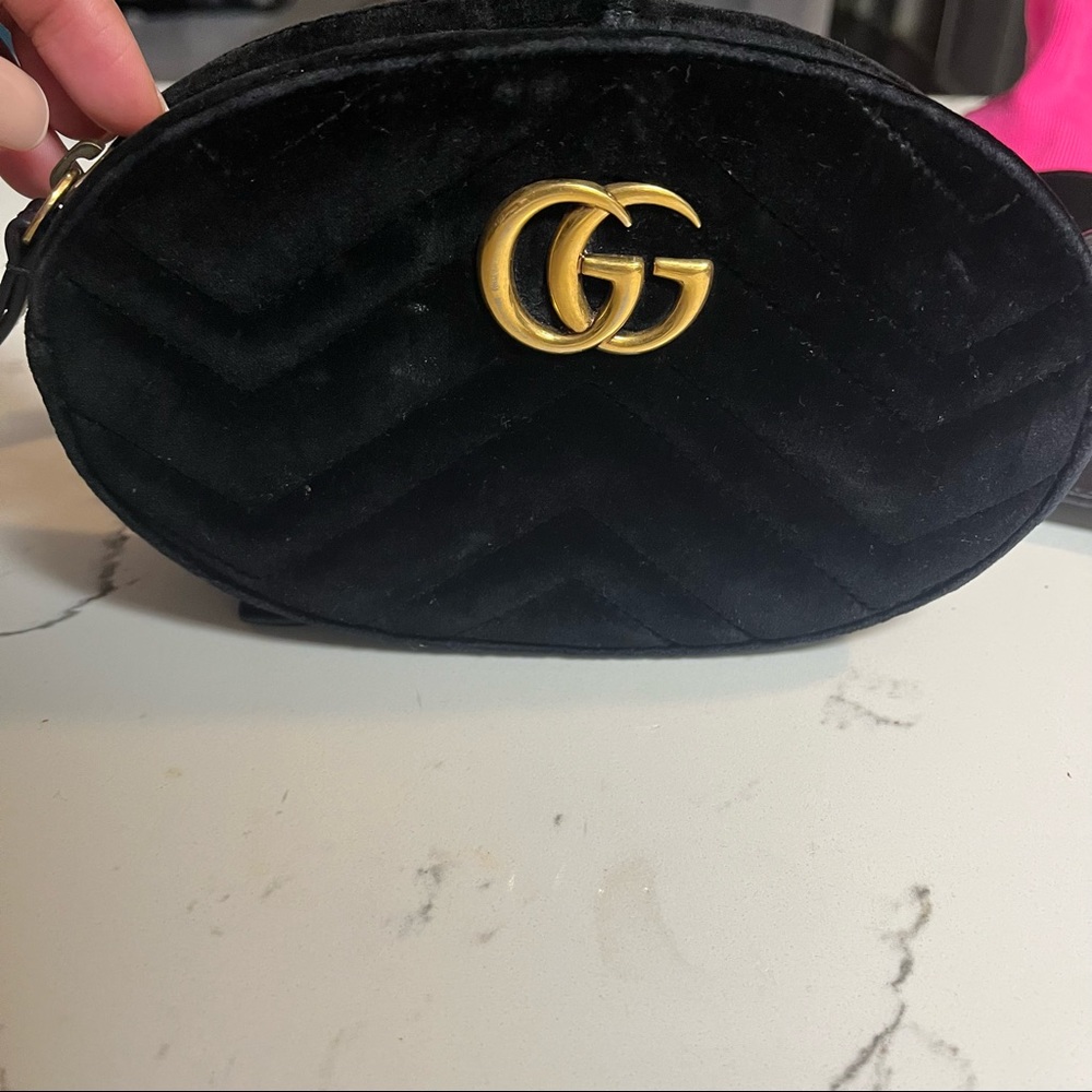 Gently worn. Comes with dust bag, box, and dust bag for the belt